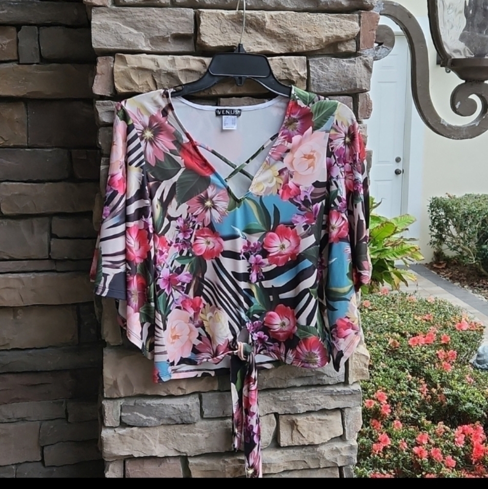 VENUS Floral Top Small New